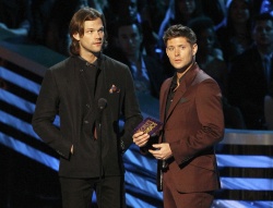 Jensen Ackles & Jared Padalecki - 39th Annual People's Choice Awards at Nokia Theatre in Los Angeles (January 9, 2013) - 170xHQ GW04UkIA