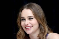 Эмилия Кларк (Emilia Clarke) 'Me Before You' Press Conference at the Ritz Carlton Hotel in New York City (May 21, 2016) - 57xНQ H2wbpgAN