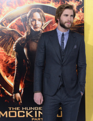 Liam Hemsworth, Jennifer Lawrence, Josh Hutcherson - 'The Hunger Games: Mockingjay - Part 1'Los Angeles Premiere at Nokia Theatre L.A. Live, Лос-Анджелес, 17 ноября 2014 (119xHQ) HC1cpj0p