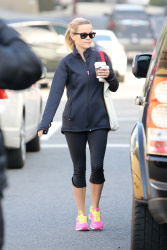 Reese Witherspoon - Out and about in Brentwood - February 5, 2015 (33xHQ) HFoKqRZL