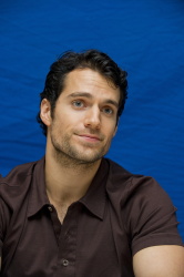 Henry Cavill - Immortals press conference portraits by Magnus Sundholm (Beverly Hills, October 29, 2011) - 13xHQ HLdKZ5Mz