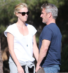 Sean Penn and Charlize Theron - enjoy a day the park in Studio City, California with Charlize's son Jackson on February 8, 2015 (28xHQ) I3H7VWY6