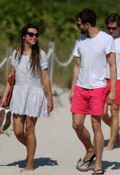 Jamie Dornan - At the beach with his girlfriend, Amelia Warner in Miami - January 17, 2013 - 25xHQ INwsEWpW