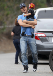 Josh Duhamel - Josh Duhamel - Out for breakfast with his son in Brentwood - April 24, 2015 - 34xHQ IiOIGKTb