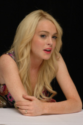 Lindsay Lohan - Поиск Imi5jXja