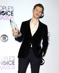 Joseph Morgan, Persia White - 40th People's Choice Awards held at Nokia Theatre L.A. Live in Los Angeles (January 8, 2014) - 114xHQ IuZ0akWO