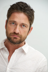 Gerard Butler - Gerard Butler - How To Train Your Dragon press conference portraits by Vera Anderson (Beverly Hills, March 20, 2010) - 19xHQ K3UDmJpk