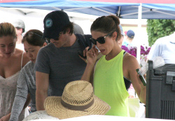 Ian Somerhalder & Nikki Reed - at the farmer's market in Sherman Oaks (July 20, 2014) - 152xHQ KPqHMew7