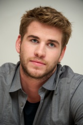 Liam Hemsworth - The Hunger Games press conference portraits by Vera Anderson (Los Angeles, March 1, 2012) - 9xHQ KpaAbqmp
