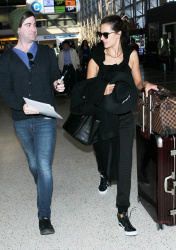 Alessandra Ambrosio – Arriving at LAX Airport in Los Angeles (4th March, 2015) (8xHQ) LH3YN1Jk