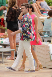 Zac Efron, Adam DeVine, Anna Kendrick & Aubrey Plaza - On the set of "Mike And Dave Need Wedding Dates" in Turtle Bay,Oahu,Hawaii 2015.06.03 - 41xHQ LdqjTWHD