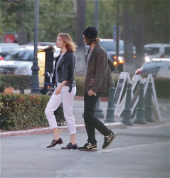 Emma Stone & Andrew Garfield - Out in the evening in Los Angeles - June 1, 2015 - 16xHQ LtC0GgZH