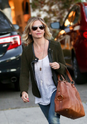 Sarah Michelle Gellar - Out and about in LA, 21 ноября 2014 (43xHQ) MFjRGdM7