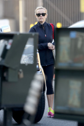 Reese Witherspoon - Out and about in Brentwood - February 5, 2015 (33xHQ) Maiki0qn
