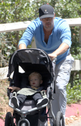 Josh Duhamel - Out and about in Brentwood - May 9, 2015 - 22xHQ N5UyDjgf