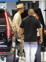 Justin Bieber - Parking garage in Beverly Hills 05/27/2015
