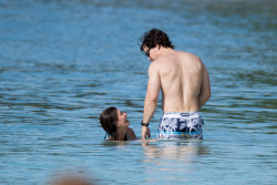 Mark Wahlberg - and his family seen enjoying a holiday in Barbados (December 26, 2014) - 165xHQ NTshIVnc