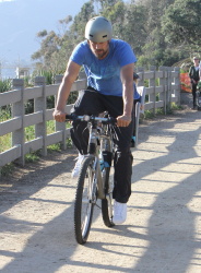 Josh Duhamel - took his son Axl for a bike ride in Santa Monica - March 7, 2015 - 32xHQ OIVPxVWO