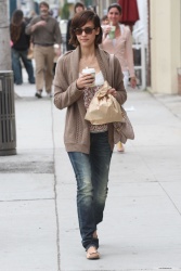 Jessica Alba - shopping in Beverly Hills (2010.02.19) - 18xHQ OLGyqBHv