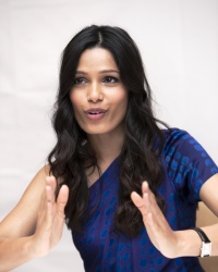 Freida Pinto - "Rise Of The Planet Of The Apes" press conference portraits by Armando Gallo (New York, July 31, 2011) - 14xHQ OaIFRg3h