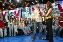 Josh Holloway - MTV's TRL, 8 February 2006 - 25xHQ OkT7od5N