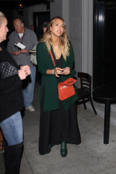 Jessica Alba - Out in the evening in West Hollywood (2015.02.18.) (12xHQ) OweKWJzN