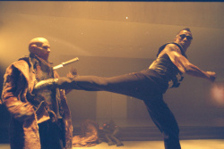 Wesley Snipes - Wesley Snipes, Ron Perlman, Kris Kristofferson - постер и промо стиль к фильму "Blade II (Блэйд 2)", 2002 (23xHQ) PIcfFsHo