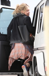 Hilary Duff - Out in Beverly Hills - February 19, 2015 (14xHQ) PL6davcM