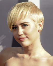 Miley Cyrus - 2014 MTV Video Music Awards in Los Angeles, August 24, 2014 - 350xHQ Q2MgjB0T