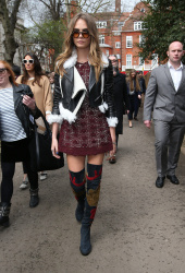 Cara Delevingne - Arriving at the Burberry Fashion Show in London - February 23, 2015 (9xHQ) QMEEamQk