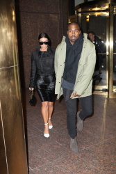 Kim Kardashian and Kanye West - Out and about in New York City, 8 января 2015 (54xHQ) QYiDtLVk