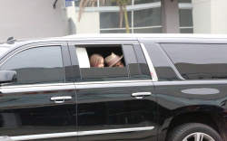 Justin Bieber - Seen out with Jazmyn in Los Angeles, California (2015.04.23) - 24xHQ QYs10bjV