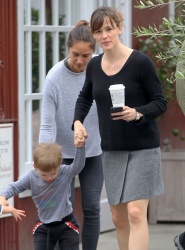 Jennifer Garner - out and about in Brentwood, 29 января 2015 (12xHQ) Qk82OC3g