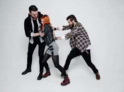 Paramore (Hayley Williams,  Jeremy Davis, Taylor York) - Chris McAndrew Photoshoot for The Guardian (February, 2013) - 35xHQ R4ufMVeL