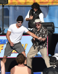 Zac Efron & Robert De Niro - On the set of Dirty Grandpa in Tybee Island,Giorgia 2015.04.30 - 140xHQ RMXlapP9