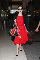 Дита фон Тиз (Dita von Teese) was spotted arriving at LAX Airport to catch a flight to London, 23.08.2012 (6xHQ) RNxqFpYy