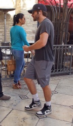 Jake Gyllenhaal - Shopping At The Grove In Los Angeles 2015.04.26 - 11xHQ ST4cPKBb