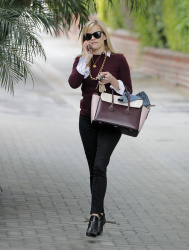 Reese Witherspoon - Leaving her office in Beverly Hills - February 27, 2015 (15xHQ) Sa9tdyw4