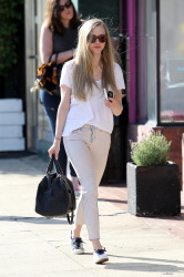 Amanda Seyfried - Out and about in West Hollywood - February 25, 2015 (25xHQ) SakS37lE