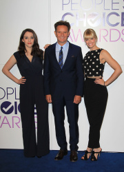 Kat Dennings - Kat Dennings & Beth Behrs - 2014 People's Choice Awards nominations announcement at The Paley Center for Media (Beverly Hills, November 5, 2013) - 83xHQ TjBz3jgN