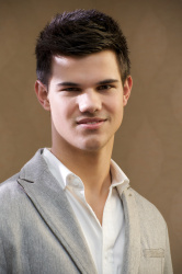 Taylor Lautner - Taylor Lautner - The Twilight Saga New Moon press conference portraits by Vera Anderson (Los Angeles, November 6, 2009) - 11xHQ ULqZbfr9