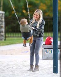 Hilary Duff - at Coldwater Canyon Park in Beverly Hills, 23 января 2015 (30xHQ) UQwDuNu5