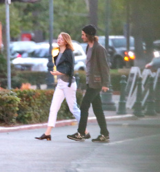 Emma Stone and Andrew Garfield - out for dinner in Los Angeles - June 2, 2015 - 15xHQ V5WGhW7f