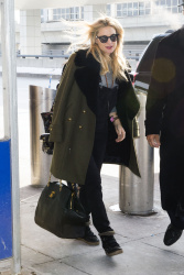Kate Hudson - at JFK airport in NYC - February 19, 2015 (16xHQ) Vrw3OhxK