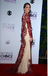 Stana Katic - 40th People's Choice Awards held at Nokia Theatre L.A. Live in Los Angeles (January 8, 2014) - 84xHQ WGczZLdk