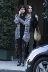 Selena Gomez - Leaving Mr Chow Restaurant in Beverly Hills, 15 января 2015 (11xHQ) Whr3NDkw