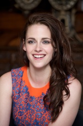 Kristen Stewart - Snow White And The Huntsman press conference portraits by Vera Anderson (West Suffex, May 13, 2012) - 16xHQ XiBFOFod