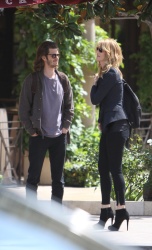 Andrew Garfield and Laura Dern - talk while waiting for their car in Beverly Hills on June 1, 2015 - 18xHQ YX4WiKHe
