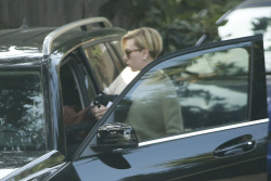 Scarlett Johansson - Out and about in LA - February 19, 2015 (28xHQ) YZNEj8yZ