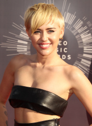 Miley Cyrus - 2014 MTV Video Music Awards in Los Angeles, August 24, 2014 - 350xHQ YjsA6im6